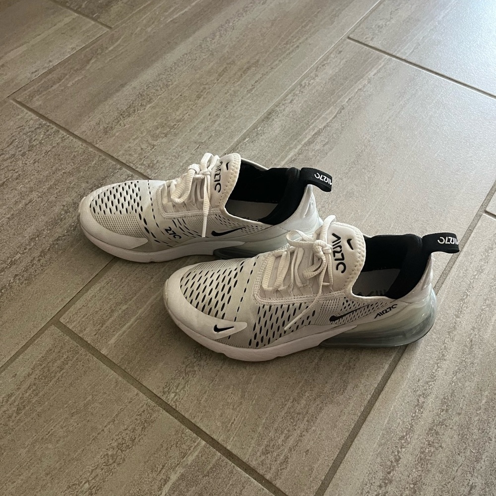 Nike Air Max 270 7.5 Womens